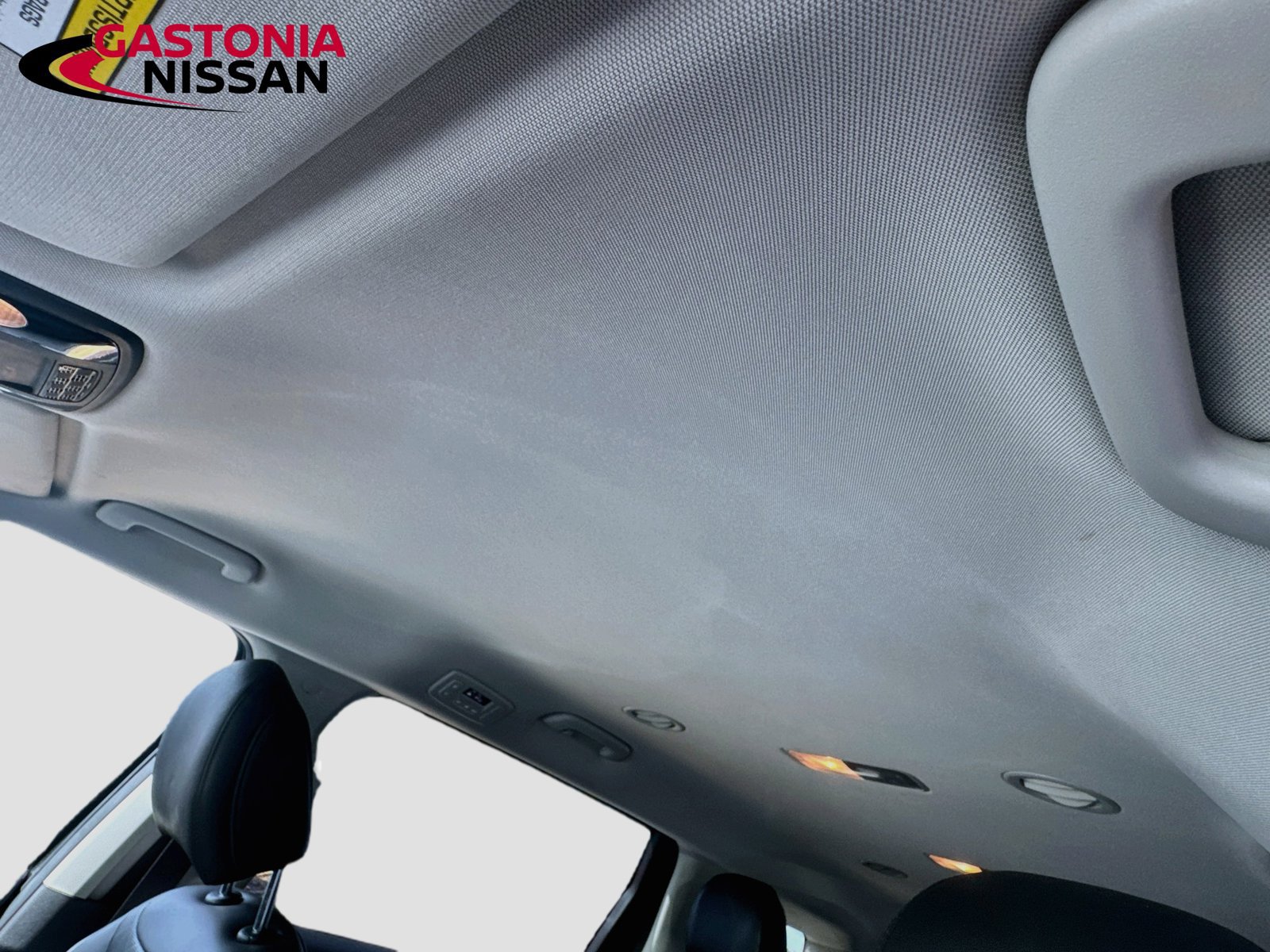 Used 2025 Kia Carnival FWD image 29