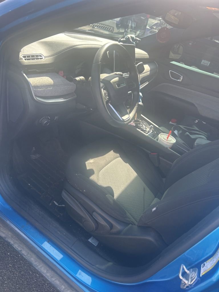 Used 2025 Jeep Compass Sport image 11