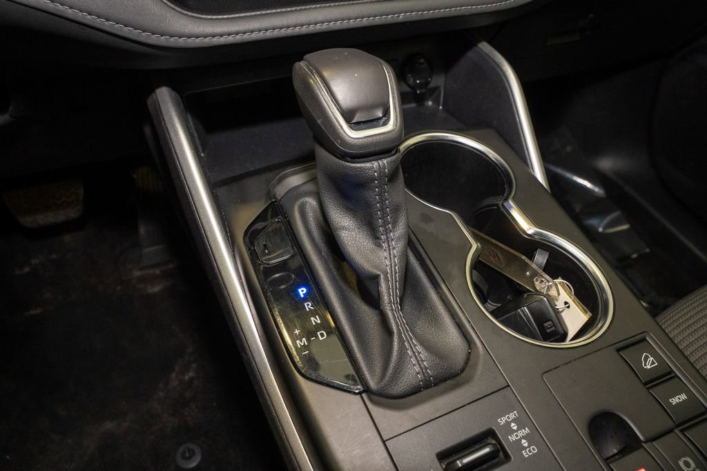 Used 2024 Toyota Highlander LE image 16