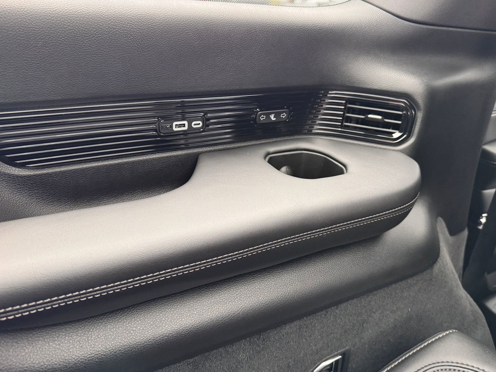 New 2026 Jeep Grand Wagoneer Summit image 36