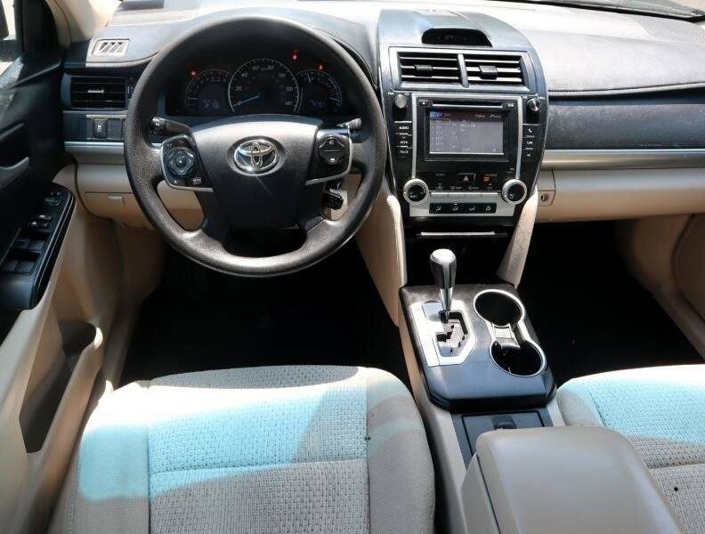Used 2014 Toyota Camry LE FWD image 11