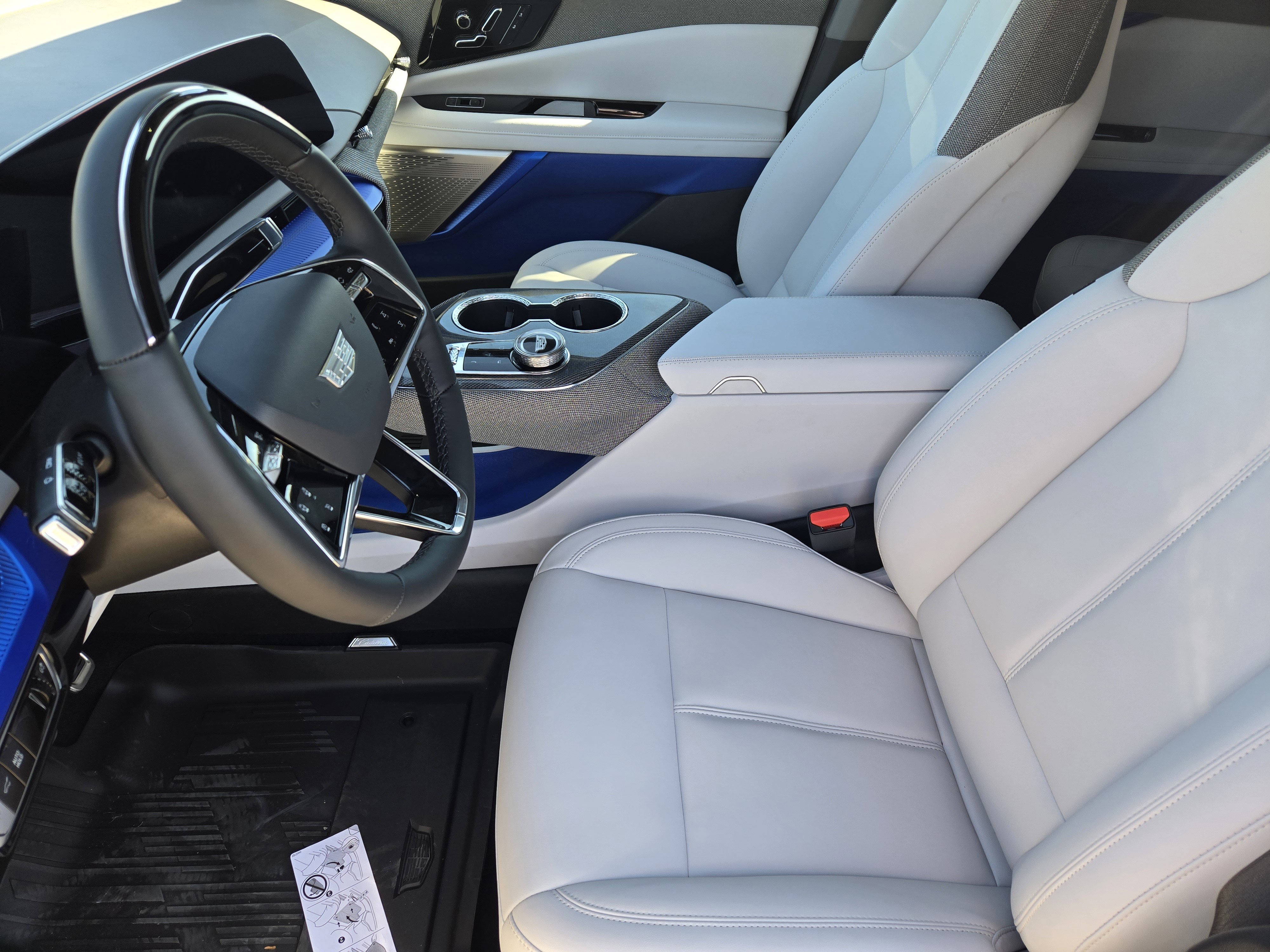 New 2025 Cadillac Optiq Luxury 1 w/ LPO, Floor Liner Package image 9