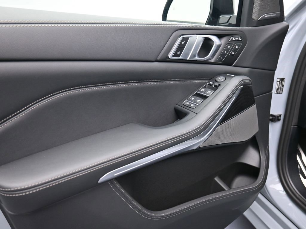 New 2026 BMW X7 M60i w/ Executive Package image 14