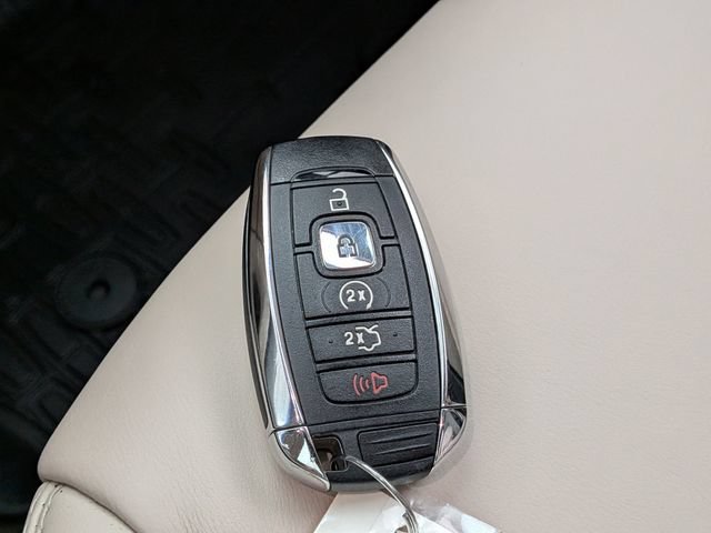 Used 2019 Lincoln Nautilus Select AWD/4WD image 38