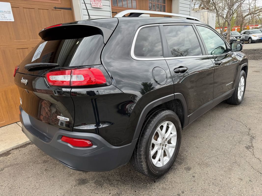 Used 2018 Jeep Cherokee Latitude Plus w/ Cold Weather Group image 3