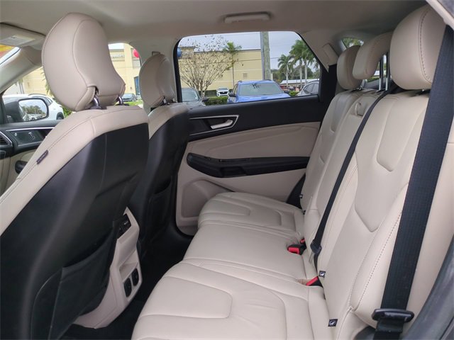 Used 2019 Ford Edge Titanium image 16