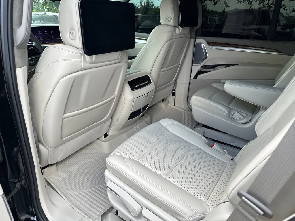 Used 2025 Cadillac Escalade Premium Luxury Platinum w/ LPO, Floor Liner Package AWD/4WD image 37