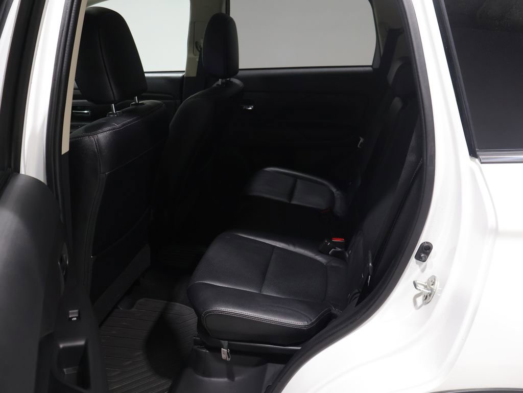 Used 2018 Mitsubishi Outlander GT AWD/4WD image 19