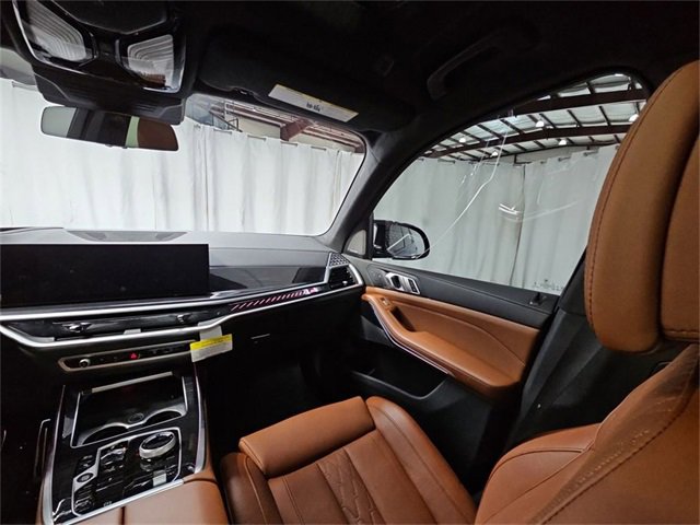 Used 2025 BMW X7 M60i image 11