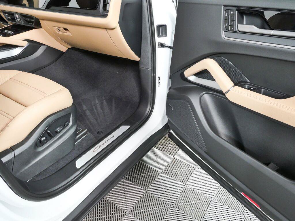 New 2026 Porsche Cayenne Coupe AWD/4WD image 27