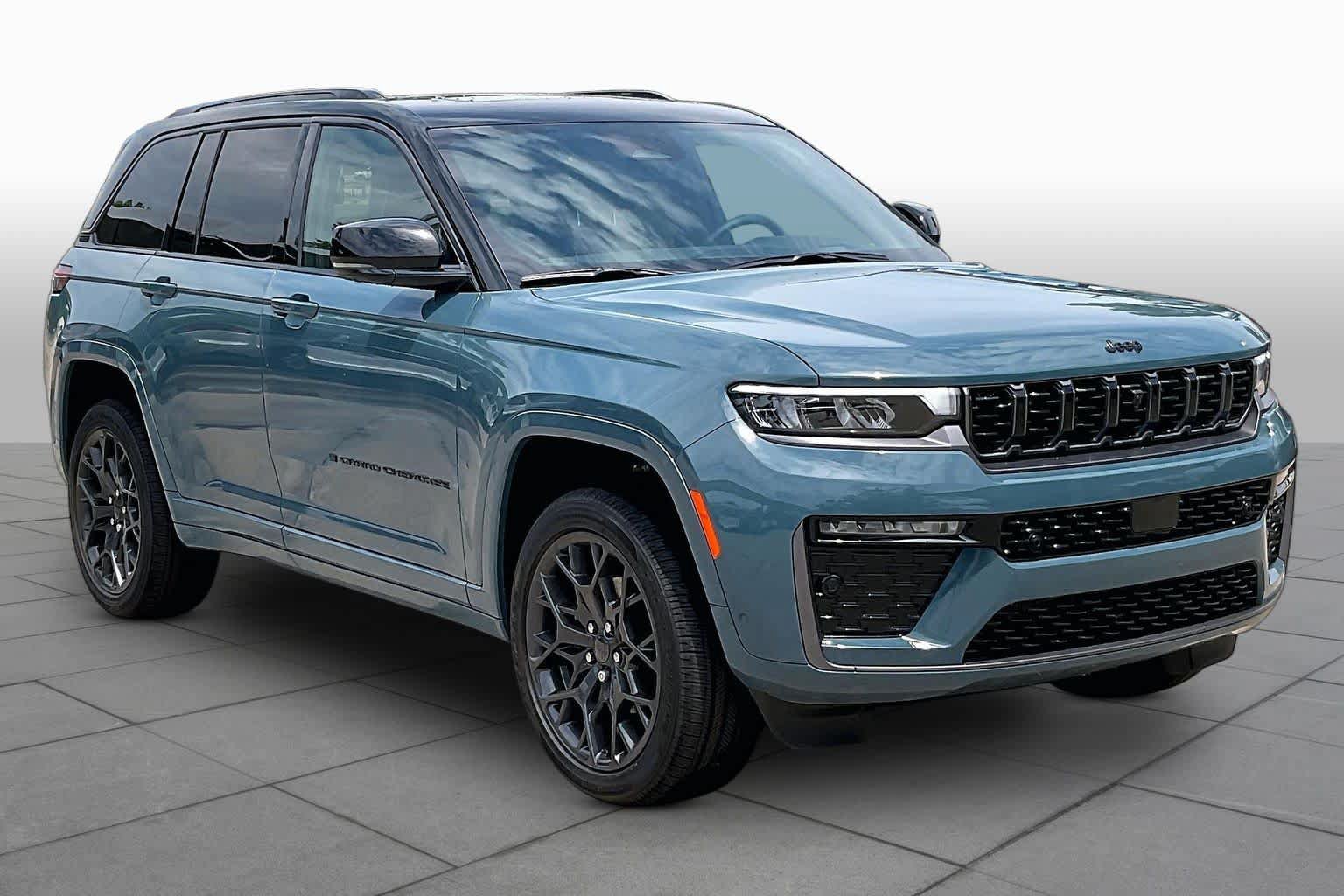 New 2026 Jeep Grand Cherokee Summit AWD/4WD image 2