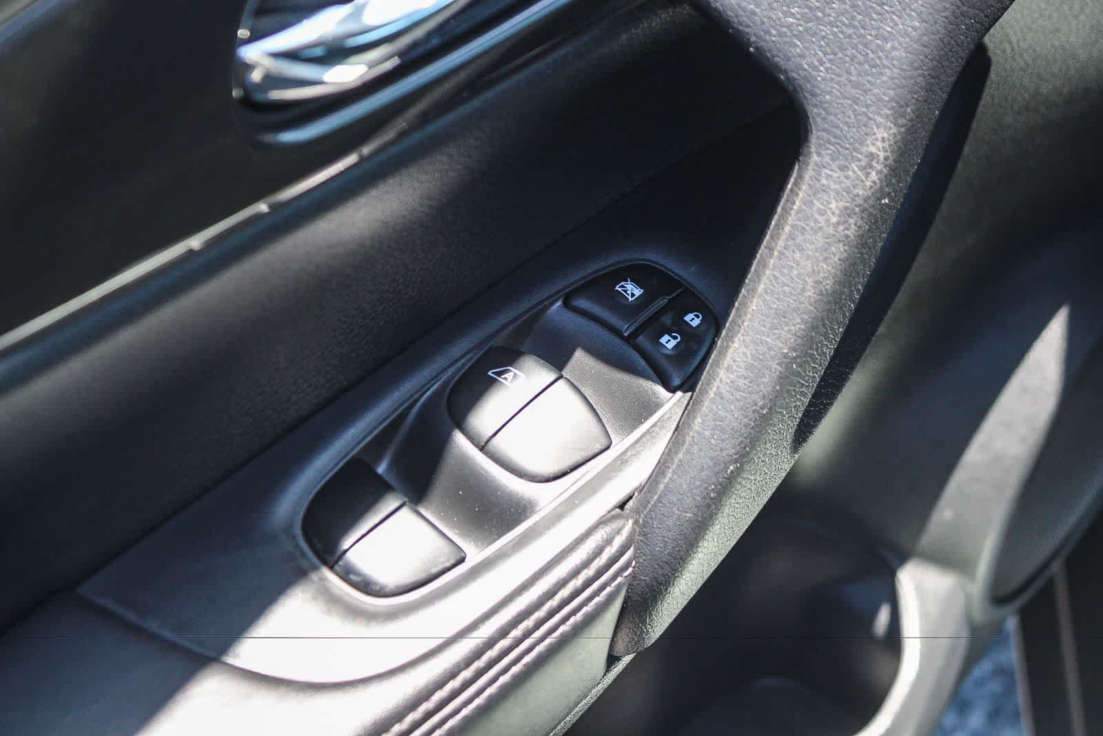 Used 2019 Nissan Rogue S w/ Special Edition Package FWD image 27