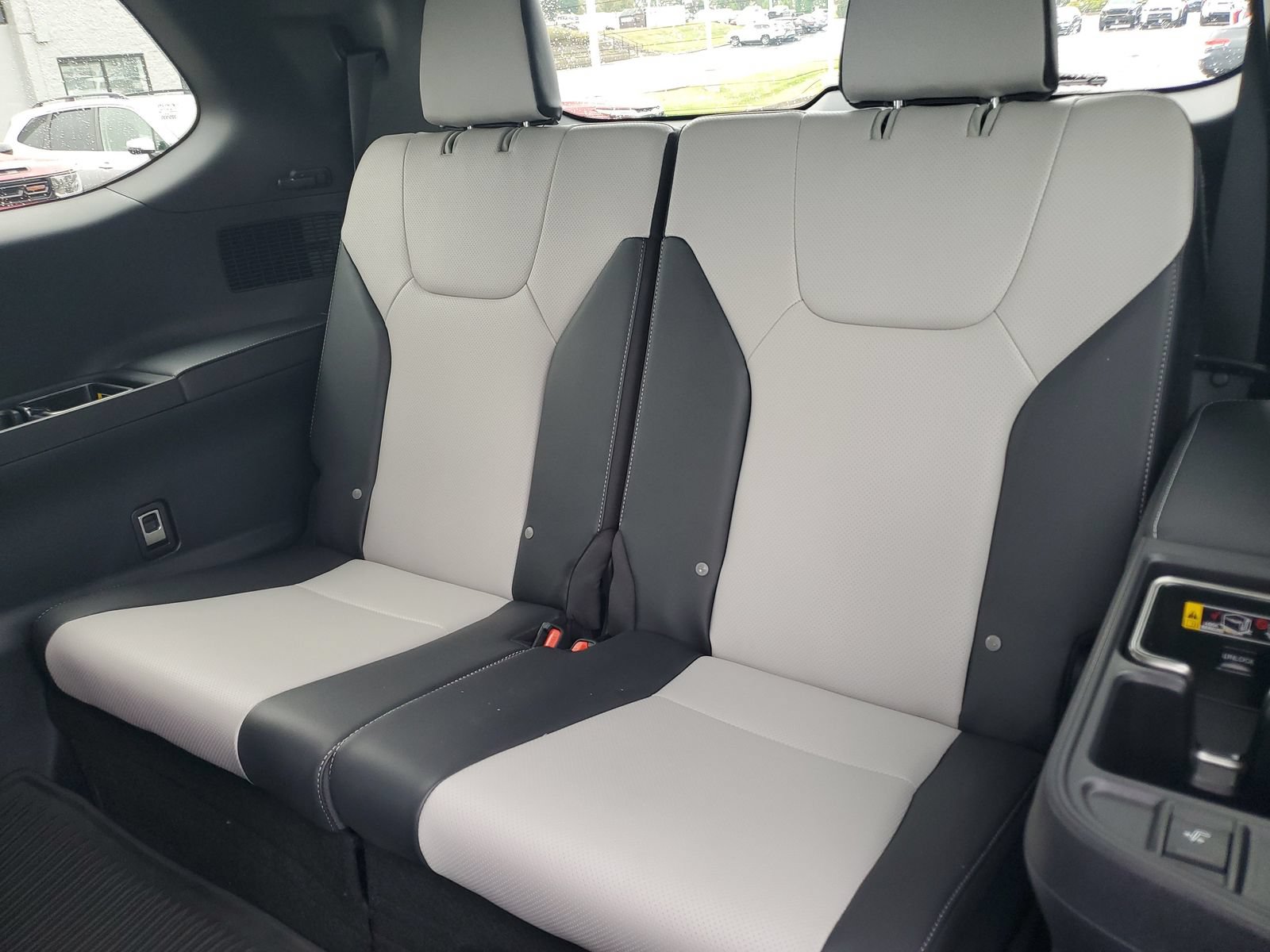 Used 2026 Lexus TX 500h AWD w/ Technology Package image 12