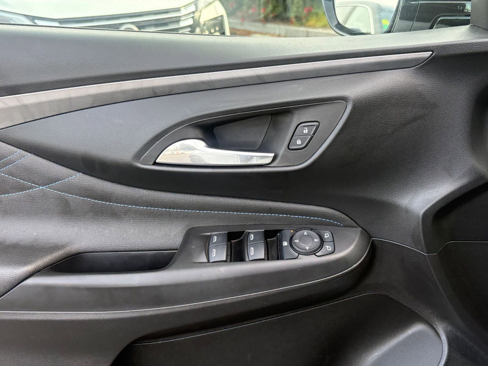 Used 2025 Buick Envista Sport Touring image 18