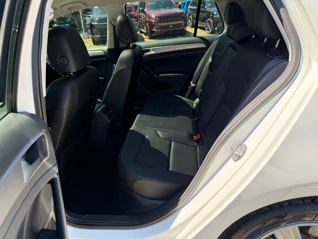 Used 2017 Volkswagen Golf S image 28