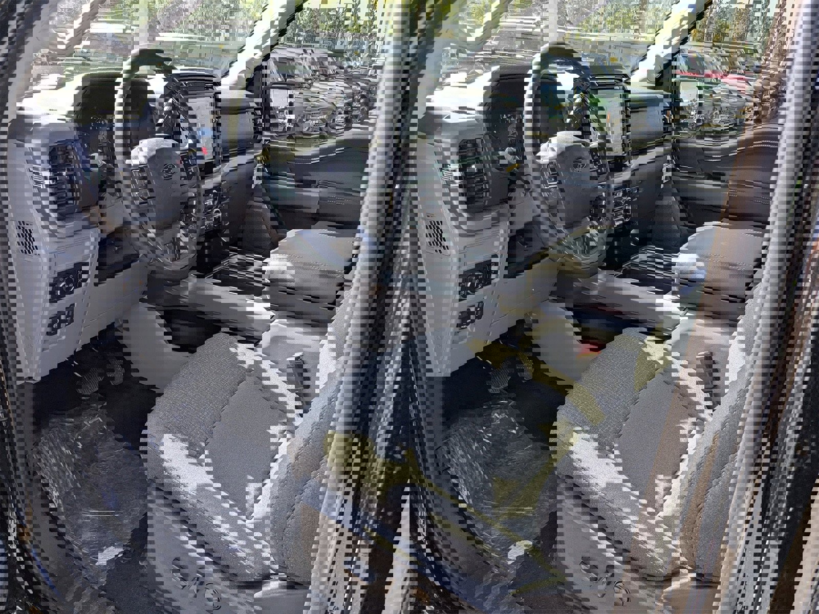 New 2025 Ford F150 XLT w/ Equipment Group 303A High image 32