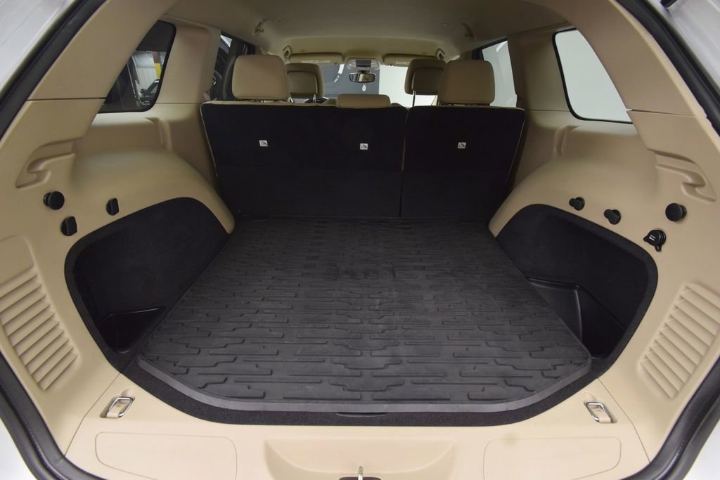 Used 2017 Jeep Grand Cherokee Laredo w/ Quick Order Package 2BE image 26