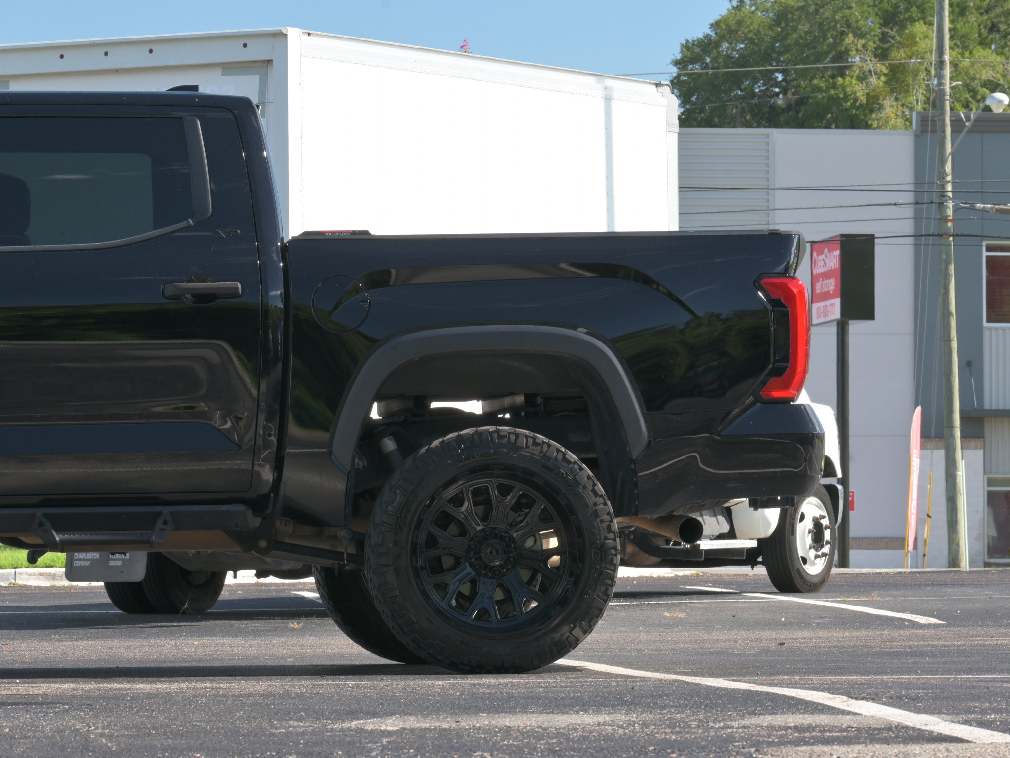 Used 2022 Toyota Tundra SR5 w/ SR5 Convenience Package AWD/4WD image 6