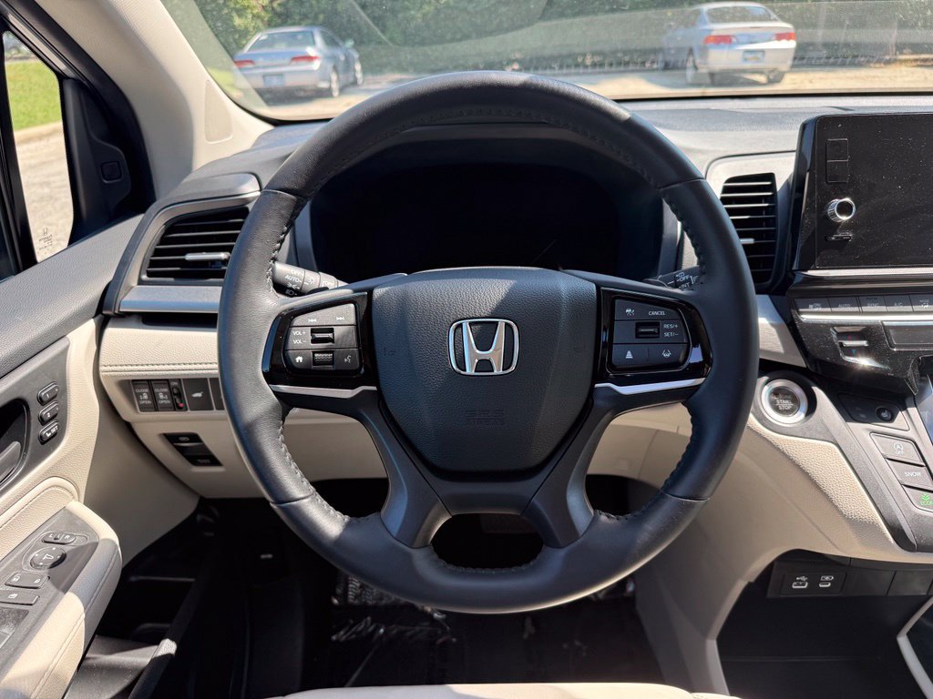 Used 2025 Honda Odyssey EX-L image 16
