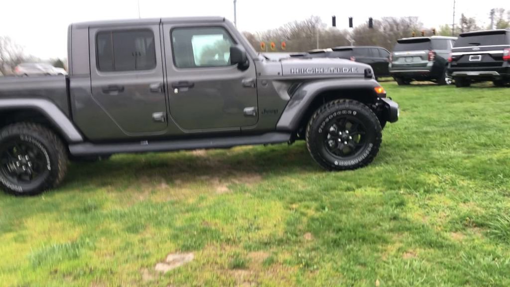 Used 2025 Jeep Gladiator Sport AWD/4WD image 9