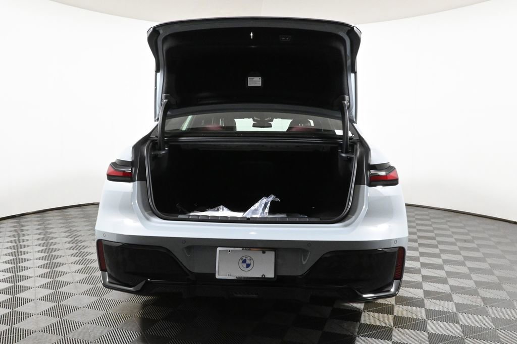 New 2025 BMW 740i xDrive image 38