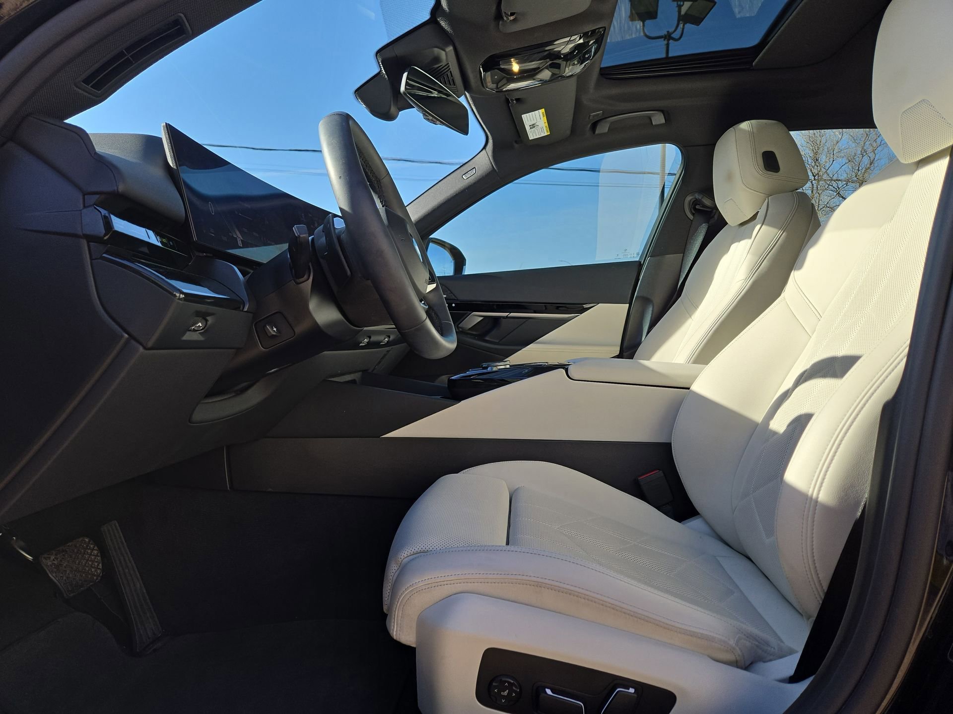 Used 2024 BMW 530i xDrive w/ Premium Package image 16