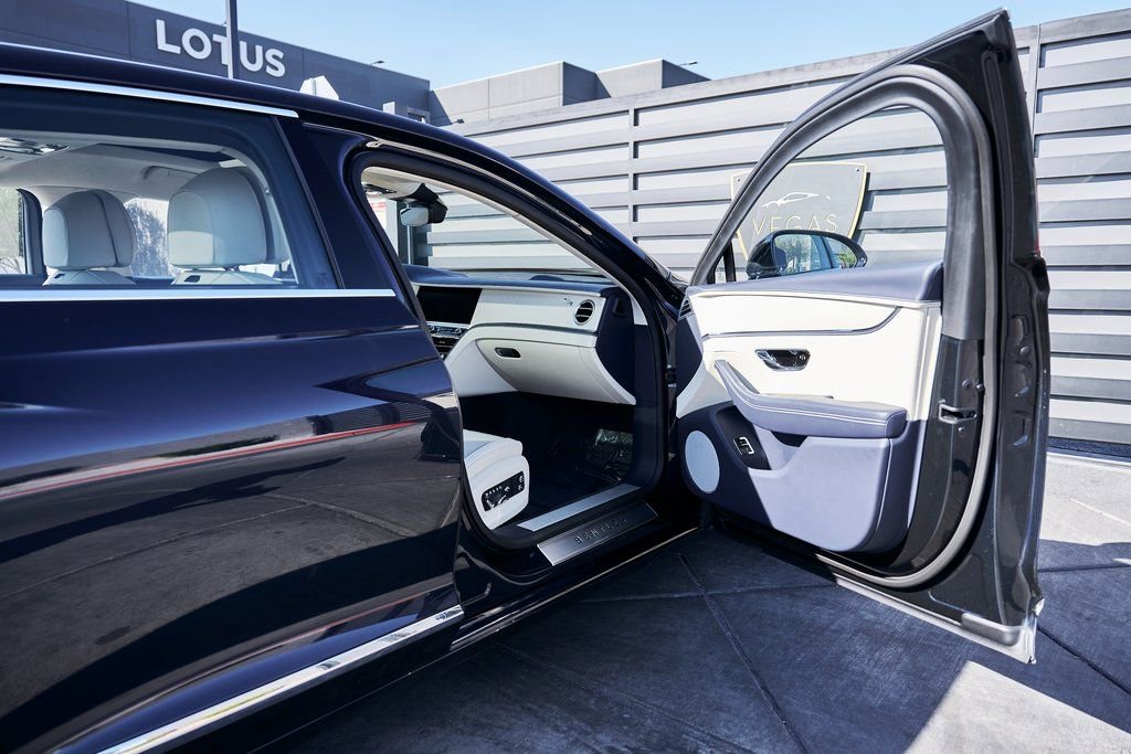 Used 2024 Bentley Flying Spur V8 image 21