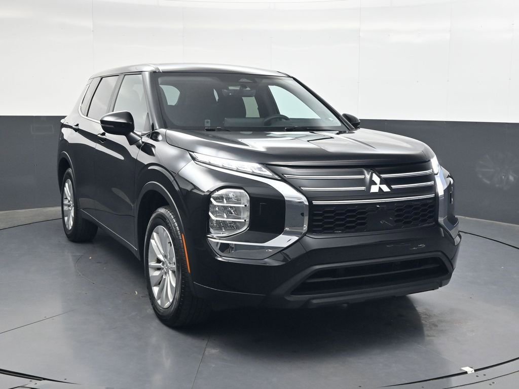 Used 2025 Mitsubishi Outlander ES AWD/4WD image 2
