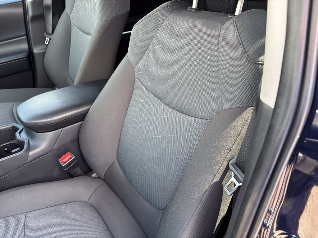 Used 2025 Toyota RAV4 XLE AWD/4WD image 18