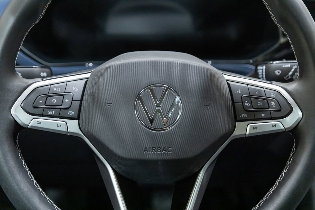 Certified 2023 Volkswagen Taos SE w/ Panoramic Sunroof Package FWD image 15
