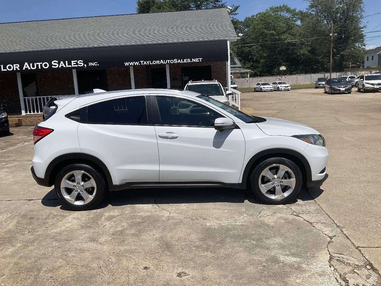 Used 2016 Honda HR-V EX-L image 2