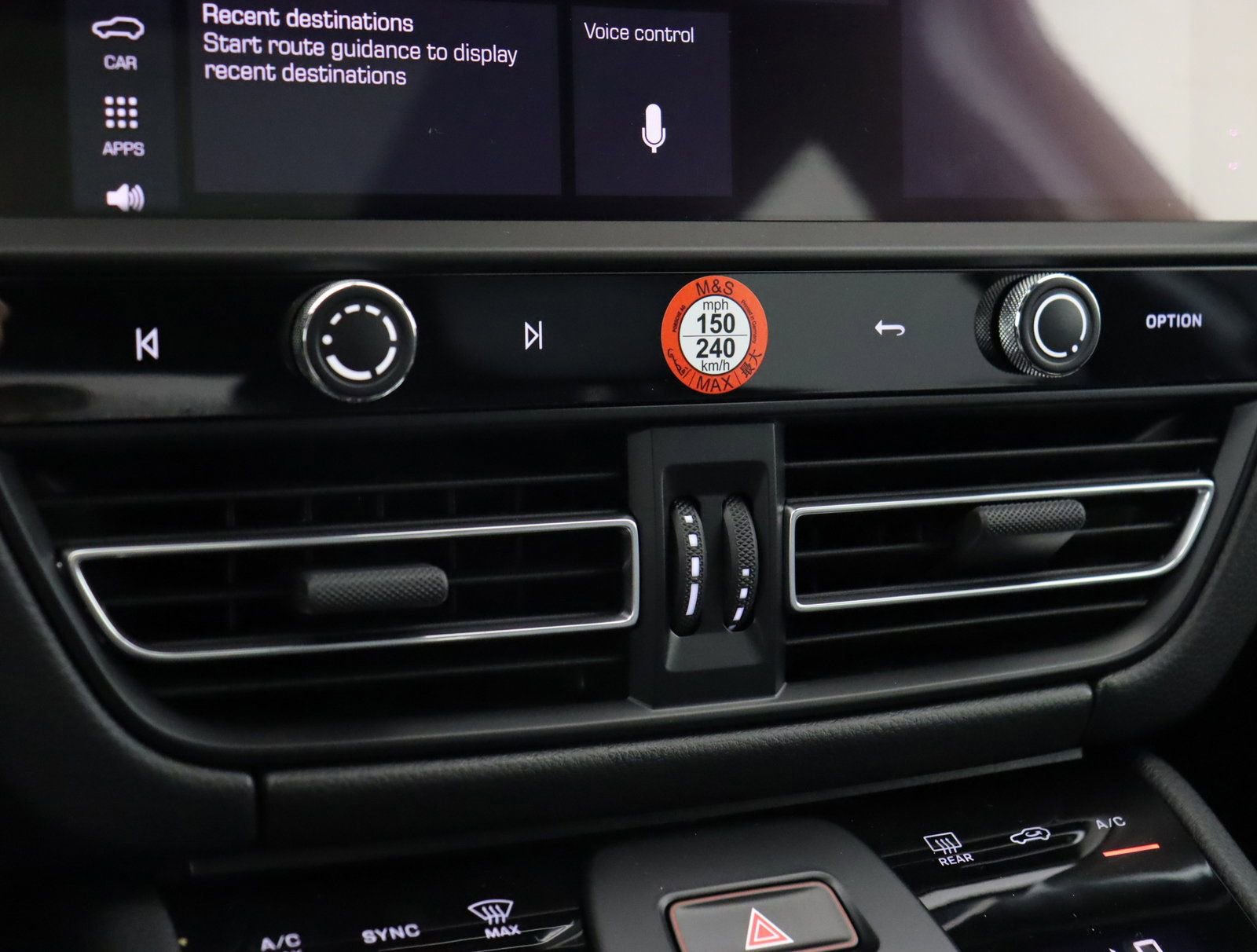 Certified 2025 Porsche Macan AWD/4WD image 34