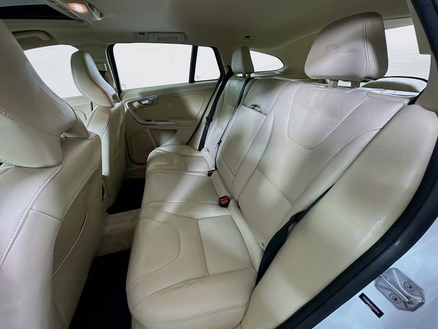 Used 2016 Volvo V60 T5 Platinum image 26