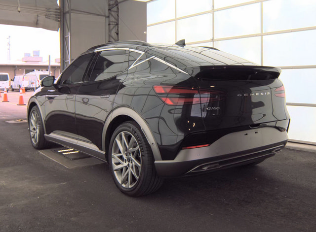 Used 2025 Genesis GV60 Advanced AWD/4WD image 3