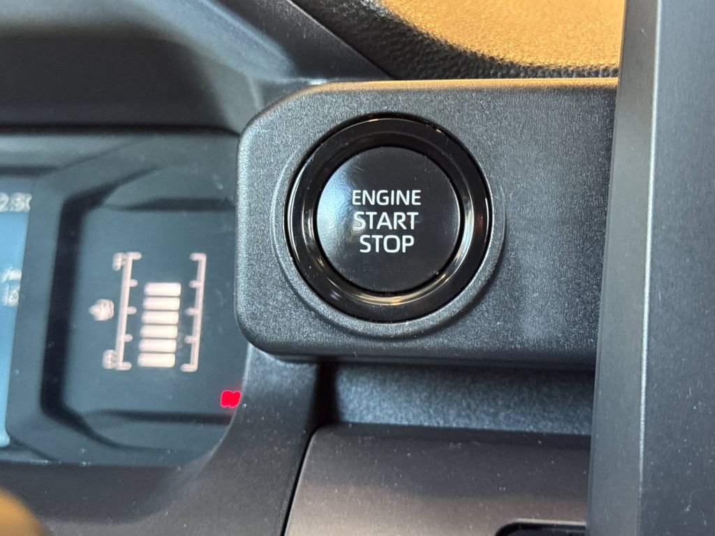 Used 2024 Toyota Tacoma SR5 AWD/4WD image 27