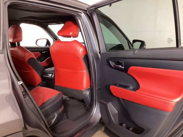 Used 2021 Toyota Highlander XSE AWD/4WD image 24