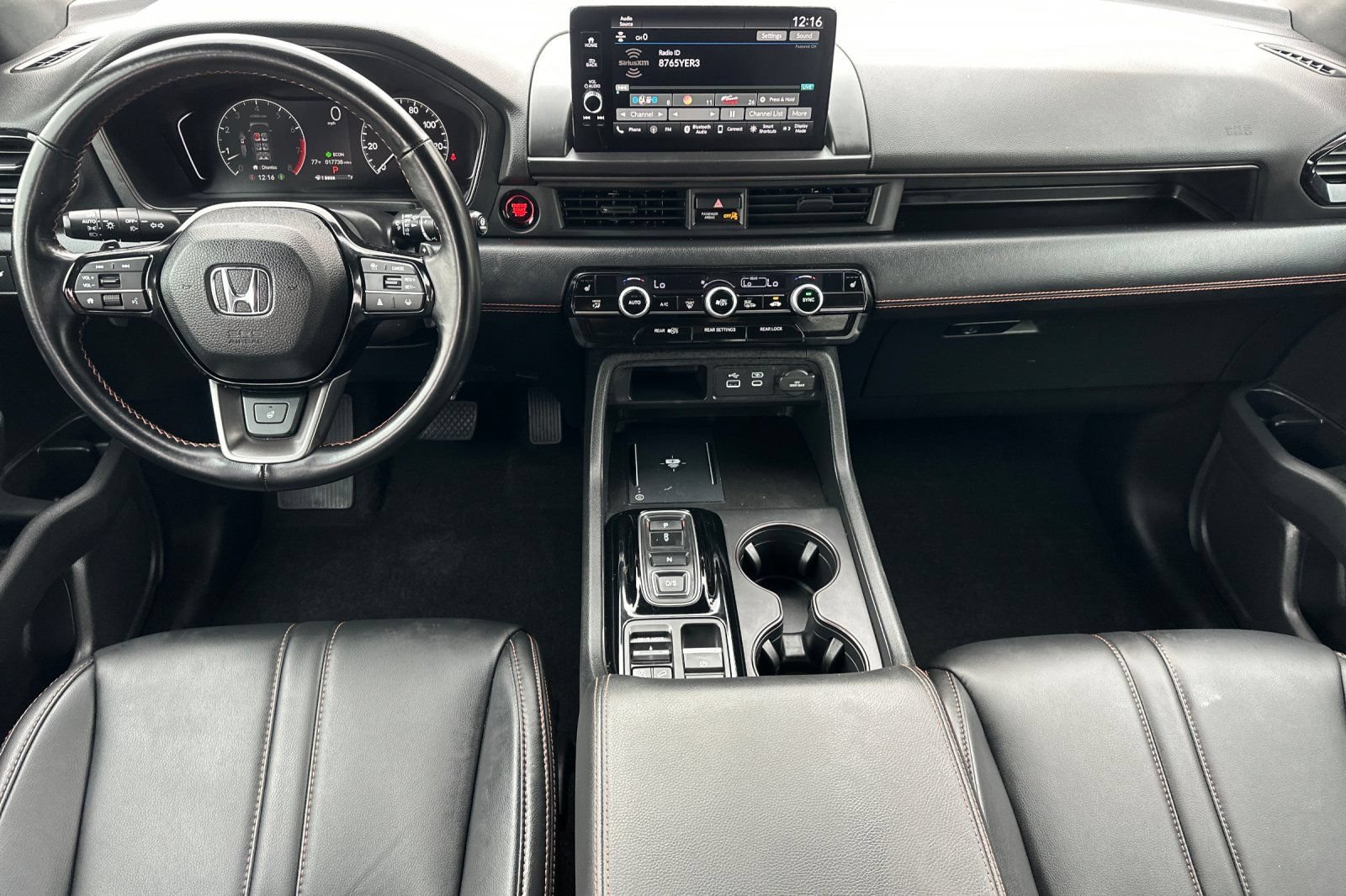 Used 2025 Honda Pilot TrailSport image 13