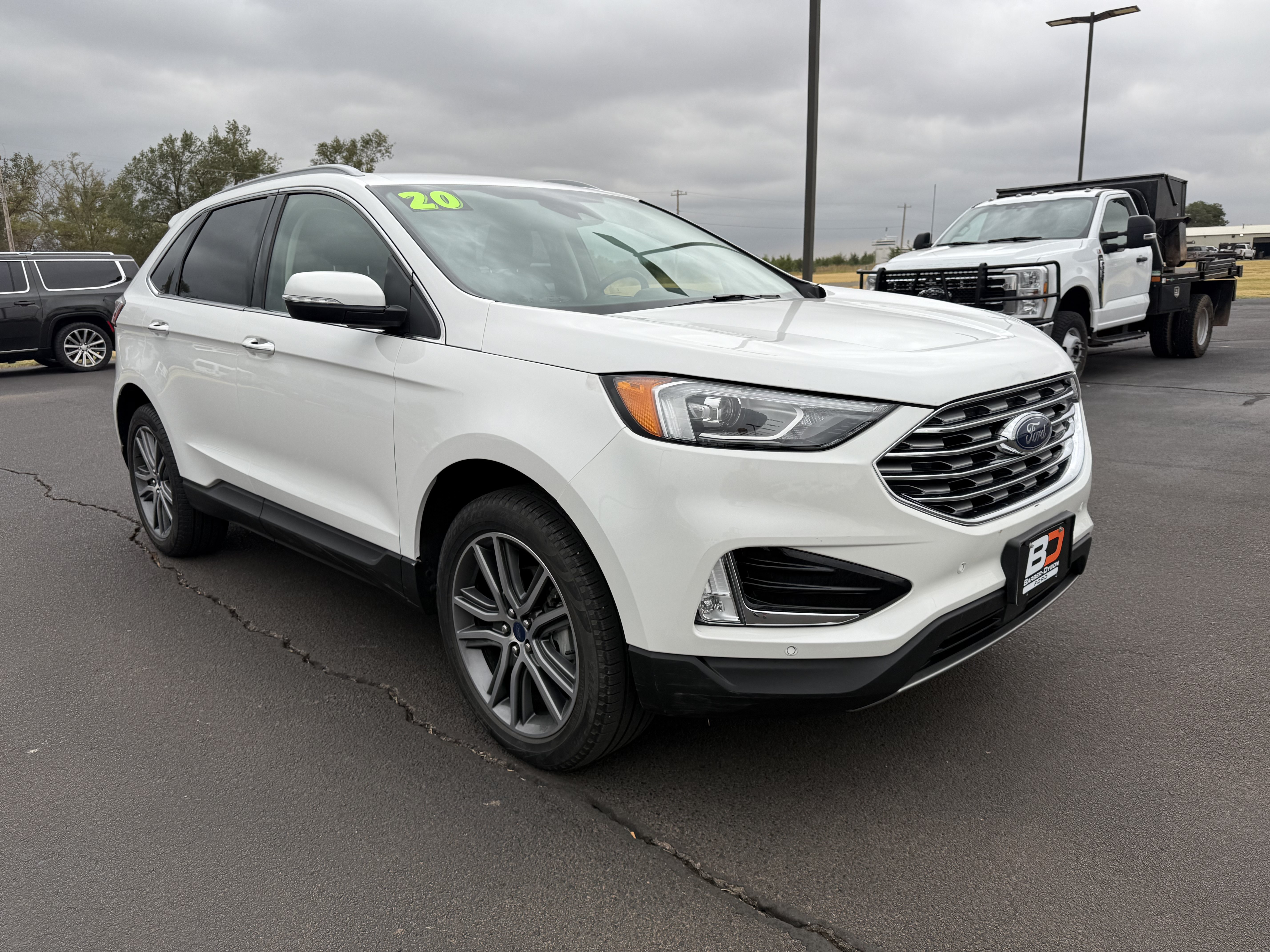 Used 2020 Ford Edge Titanium FWD image 2