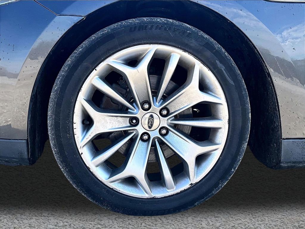 Used 2018 Ford Taurus Limited image 7
