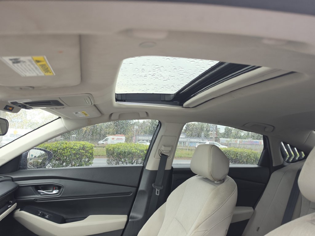 Used 2025 Honda Accord SE image 17