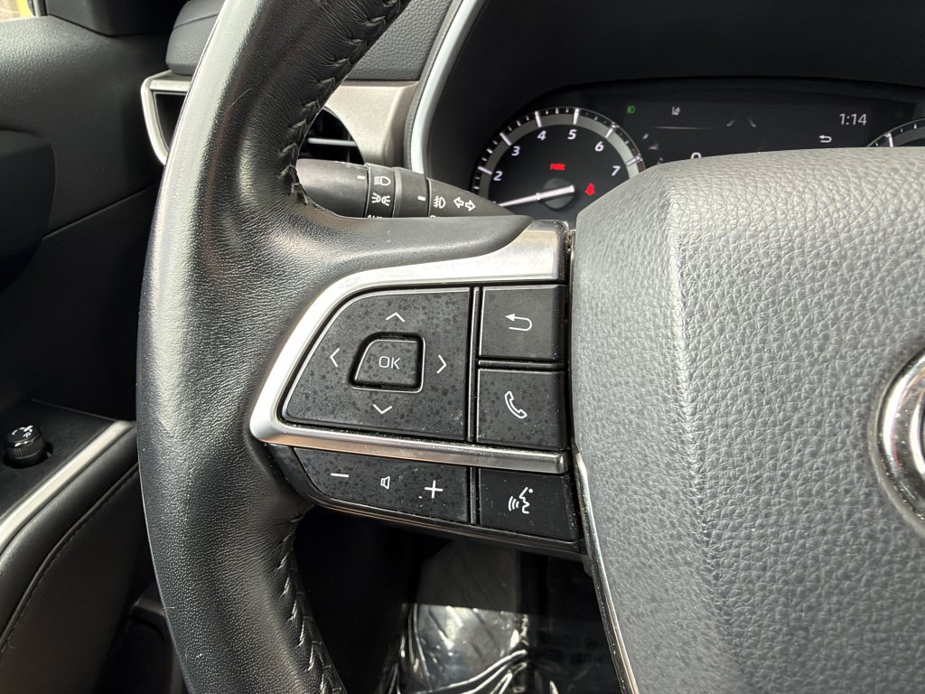 Used 2021 Toyota Highlander XLE AWD/4WD image 24