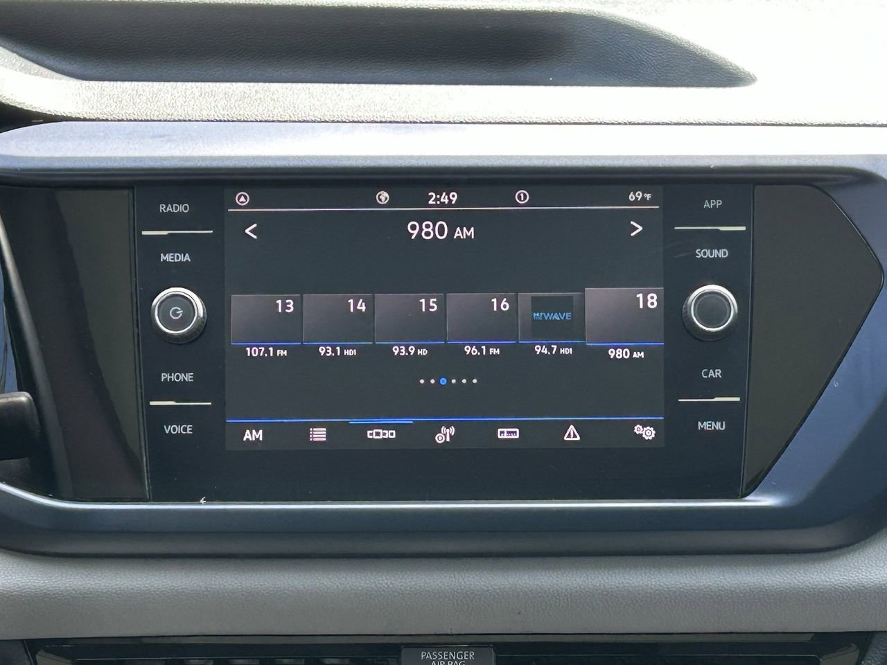 Used 2022 Volkswagen Taos SE FWD image 18