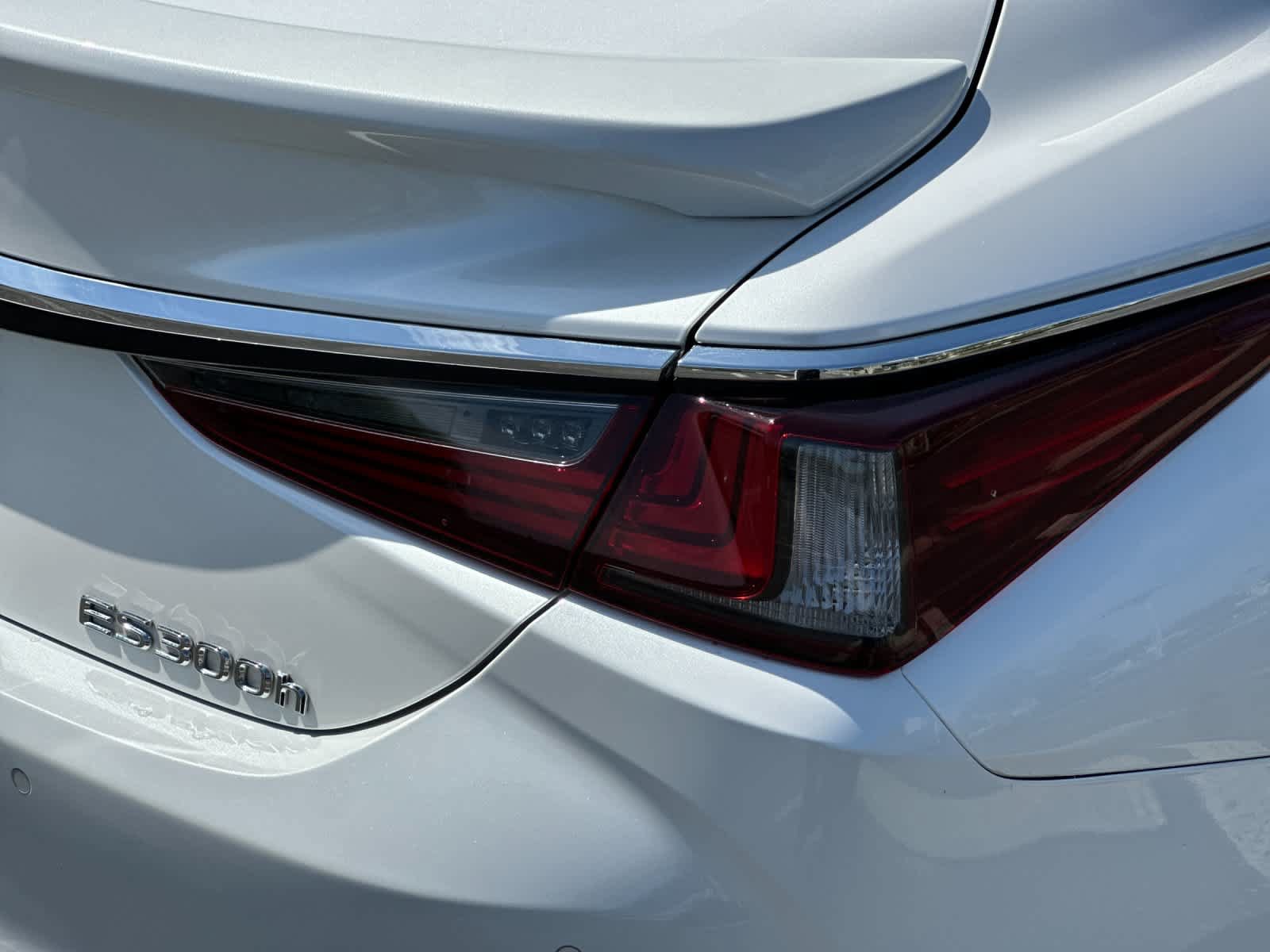 Used 2024 Lexus ES 300h w/ Premium Package FWD image 28