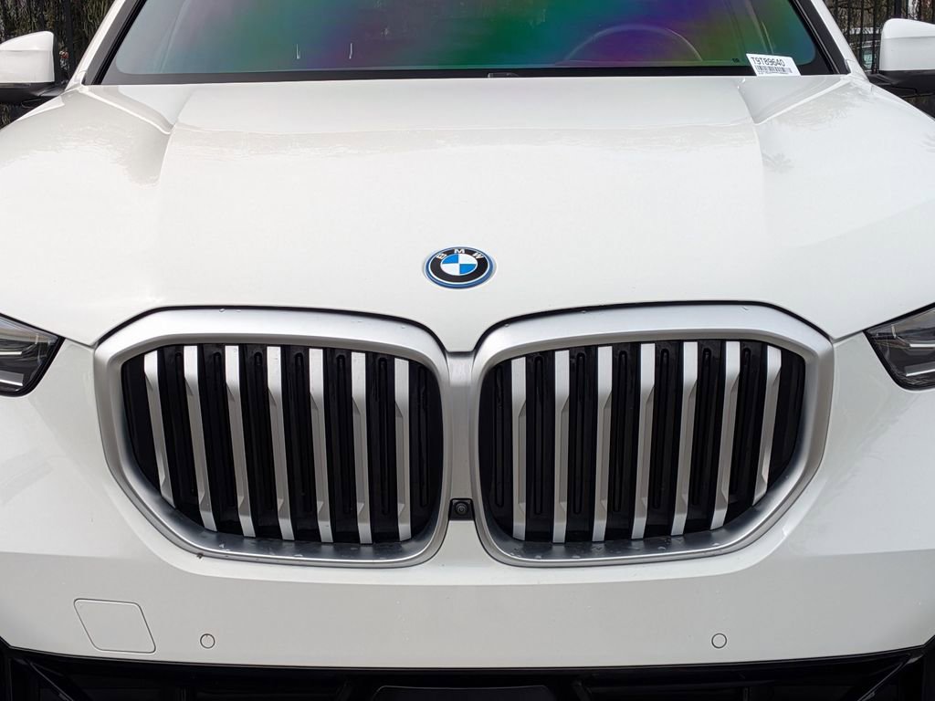 Certified 2024 BMW X5 xDrive50e w/ Premium Package image 5
