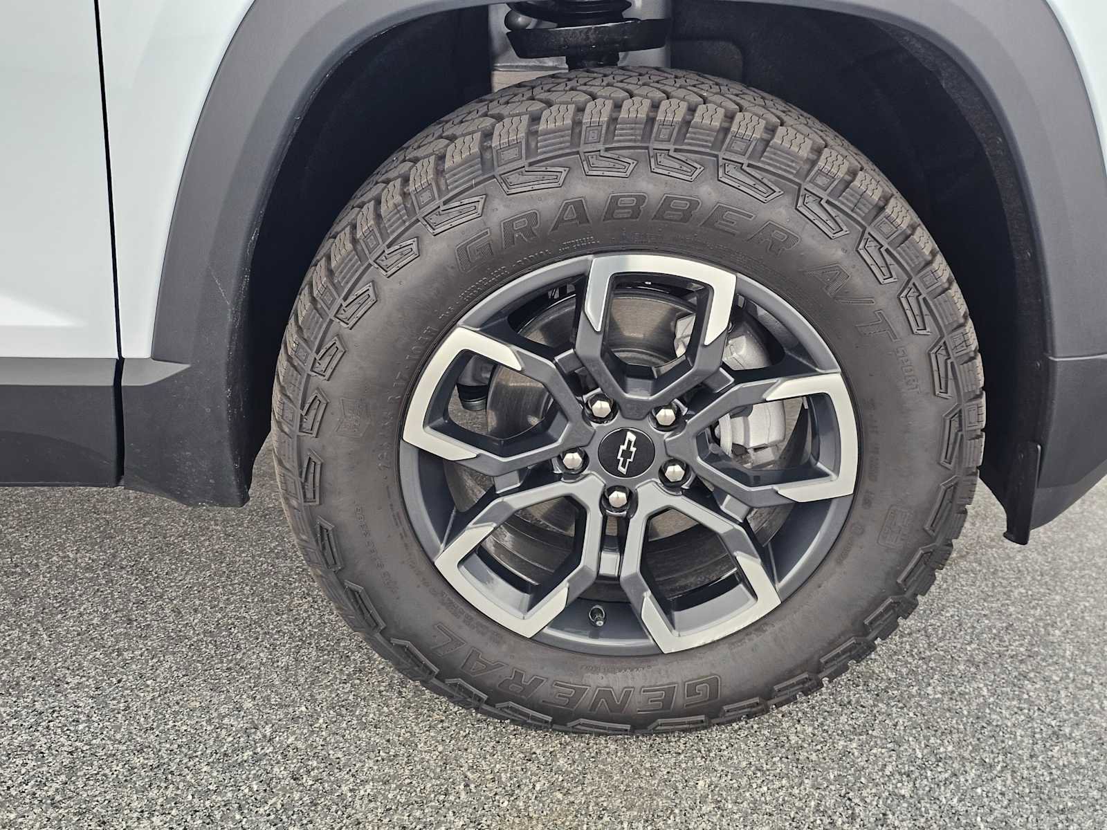 Used 2026 Chevrolet Equinox ACTIV w/ Convenience Package III image 9