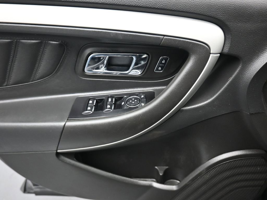 Used 2018 Ford Taurus SEL image 10