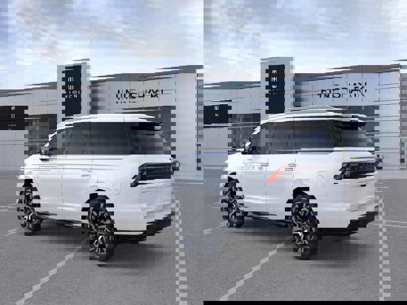 New 2026 Lincoln Navigator Reserve image 4