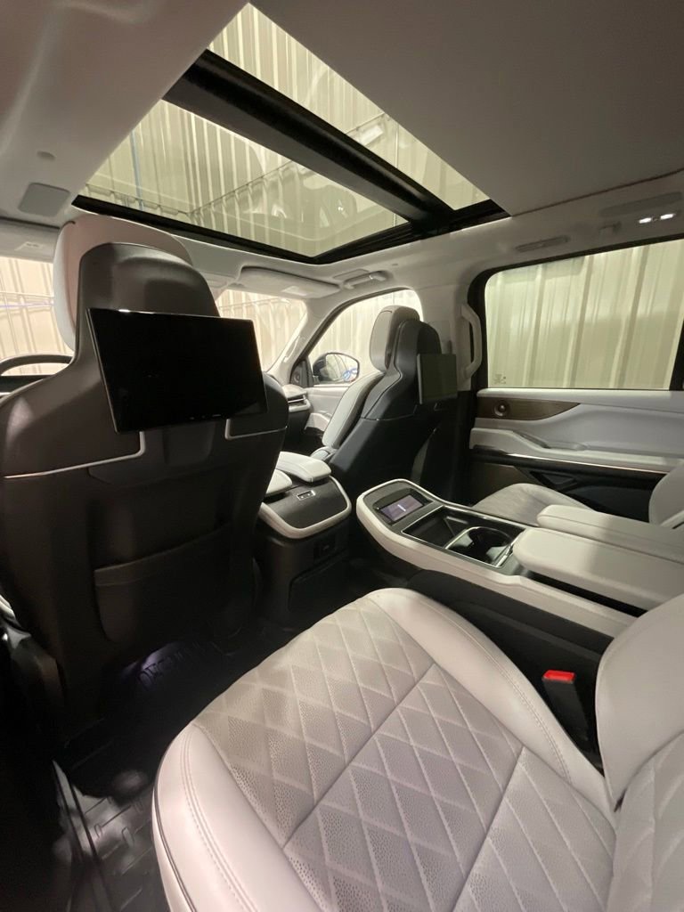 Used 2025 Lincoln Navigator L Black Label w/ Black Label Special Edition image 11