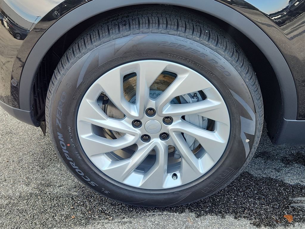 New 2026 Land Rover Discovery S image 9