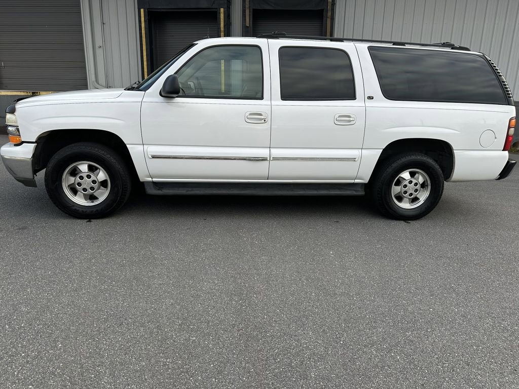 Used 2002 Chevrolet Suburban LT image 2